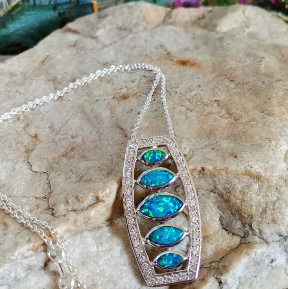 ✨HP✨Unique Multi Opal pendant - Picture 2 of 2